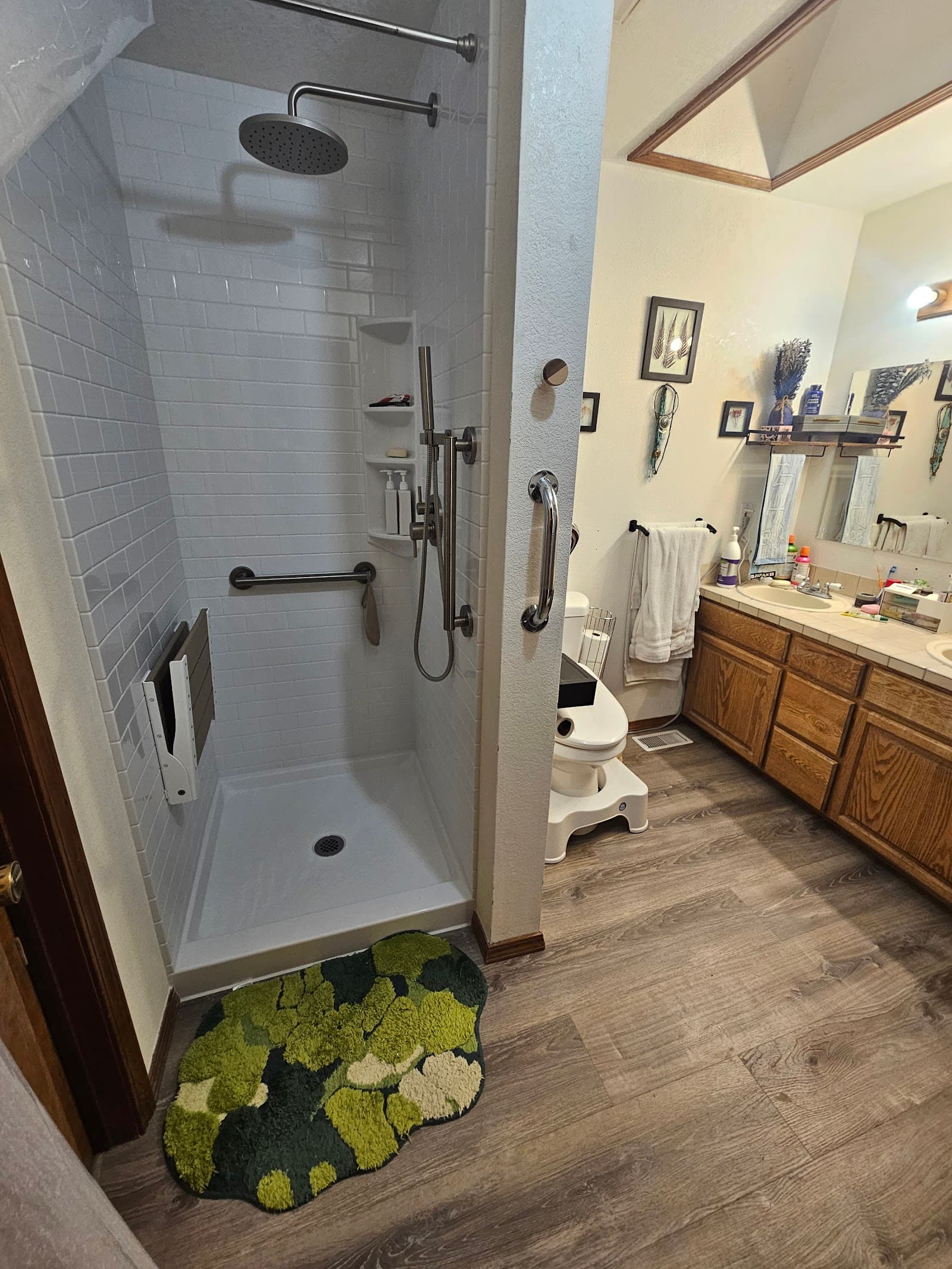 Accessible low-threshold shower with grab bars